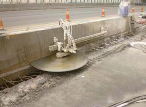 高速防撞護欄切割拆除工程